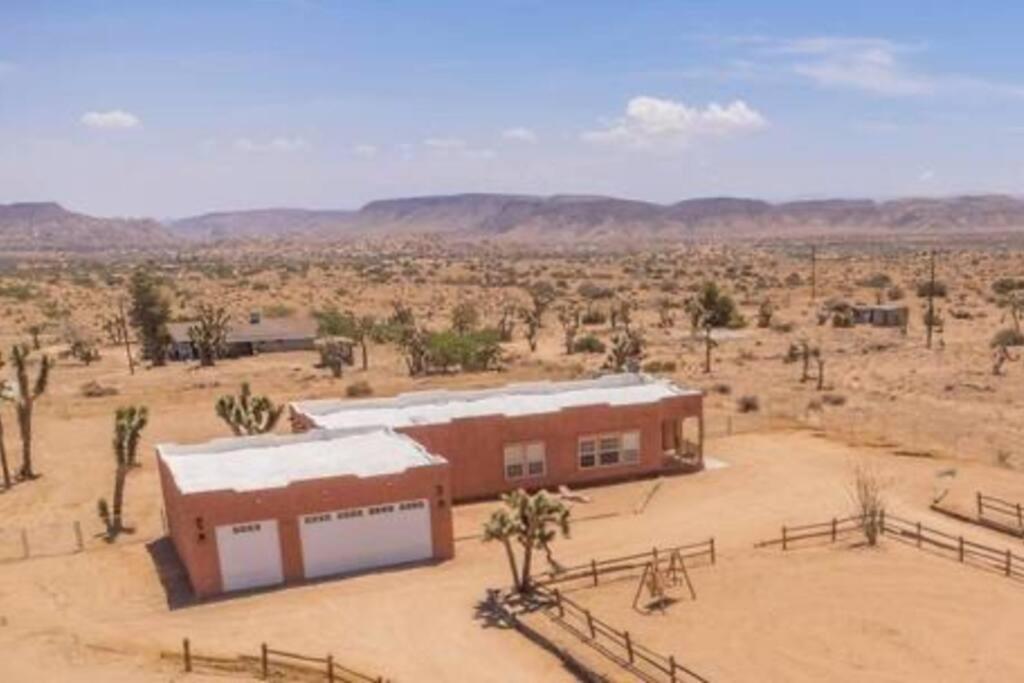 Near Pappy & Harriet'S + Rimrock Ranch W/ Hot Tub Villa Pioneertown Екстериор снимка